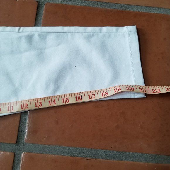 SUKO Mid Rise Pull On Stretch White Denim Capris - Picture 7 of 10